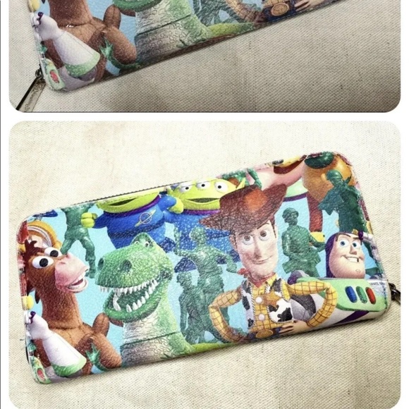 Dooney & Bourke Disney Parks *Pop Princess Limited Hobo-Handbag - Picture 10 of 10